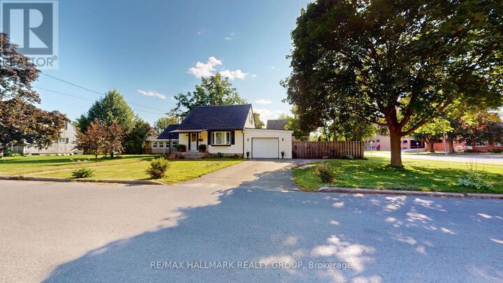 Property Photo: 36 Hastings Drive ON K6V 2P1