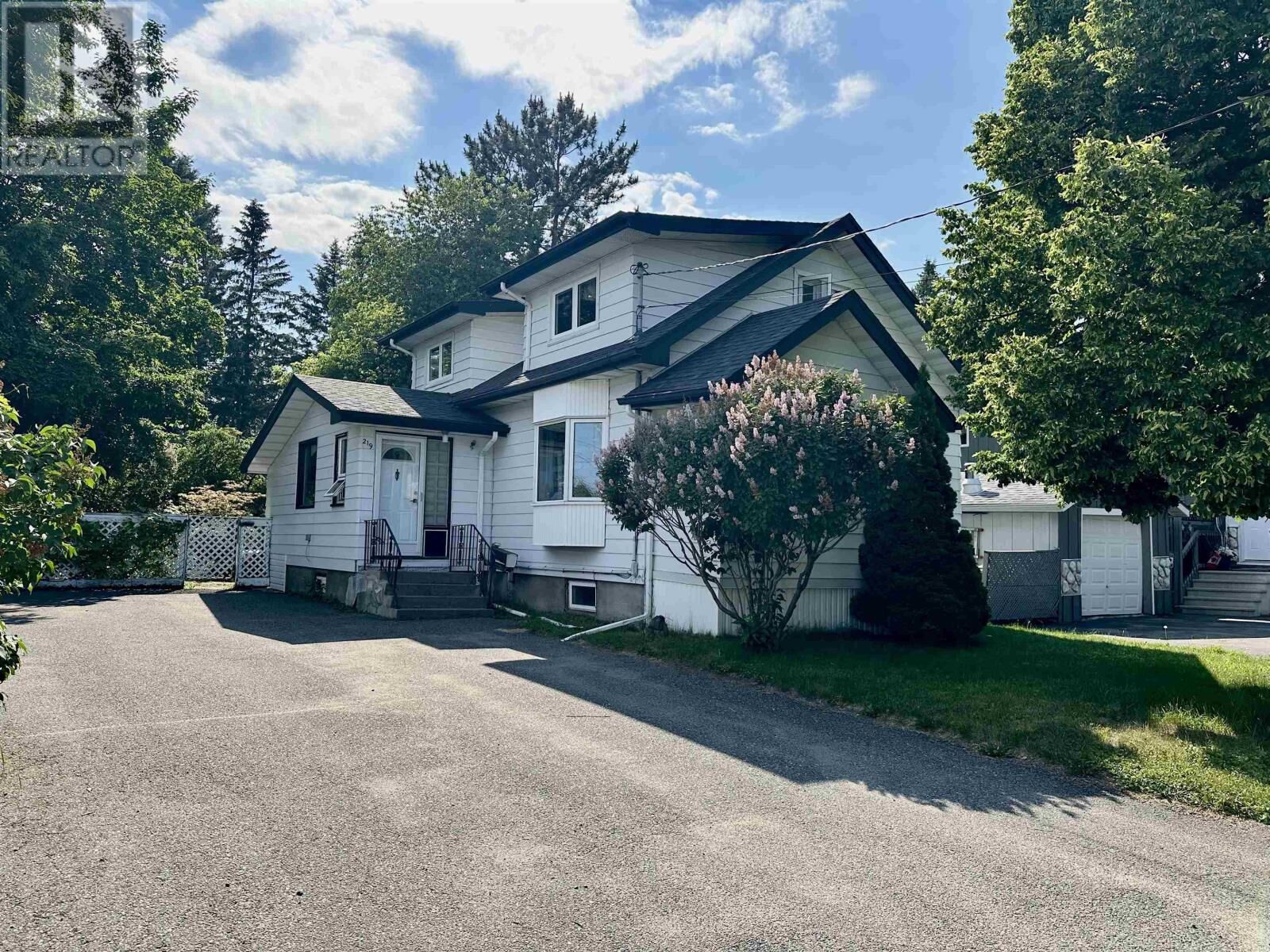 Property Photo:  219 McCulloch St  ON P7A 2L3 