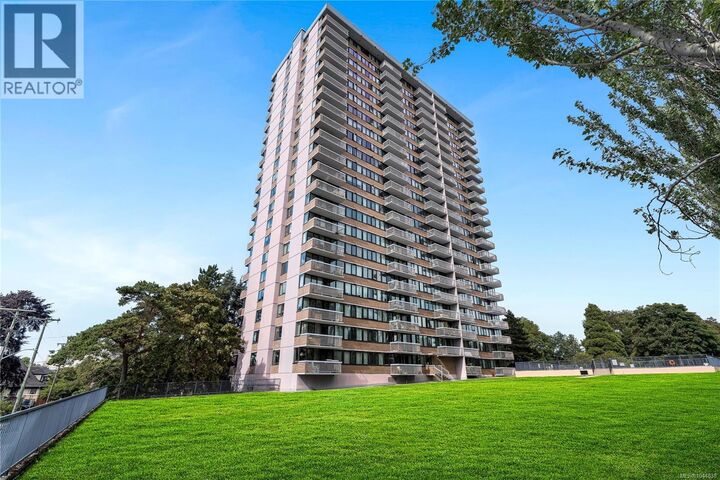 Property Photo: 647 Michigan Street 2104 BC V8V 1S9