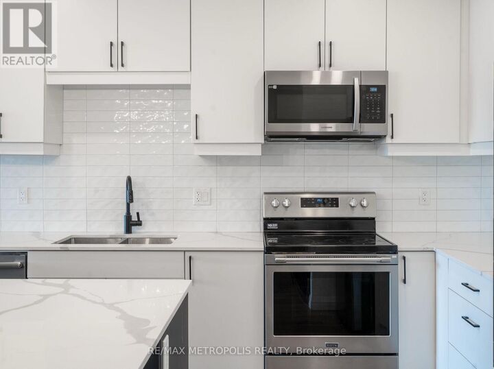 Property Photo:  3900 Savoy Street 121  ON N6P 0E3 
