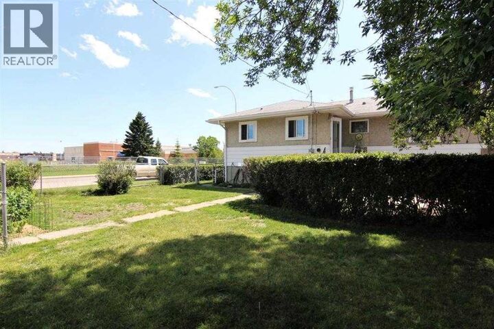 Property Photo:  7504 39 Avenue Northwest  AB T3B 1V3 