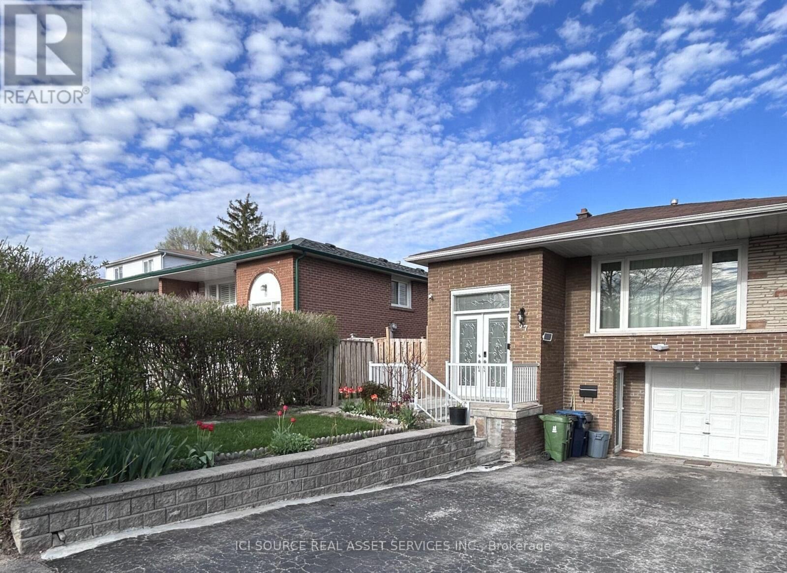 Property Photo: 57 Mentor Boulevard Lower Unit ON M2H 2M9