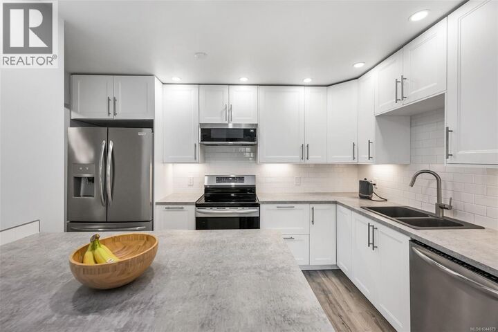 Property Photo:  3900 Shelbourne Street 201  BC V8P 4H8 