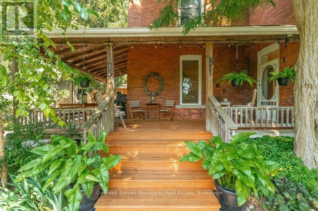 Property Photo:  96 Grove Street  ON N1E 2W5 