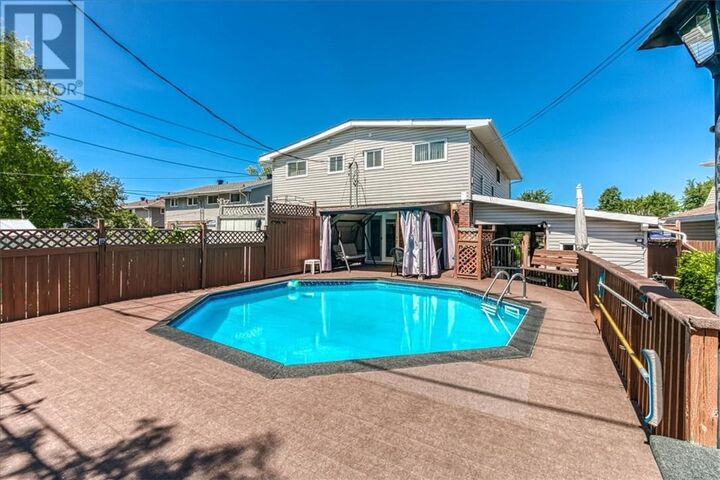 Property Photo:  17 Elmhurst Court  ON  