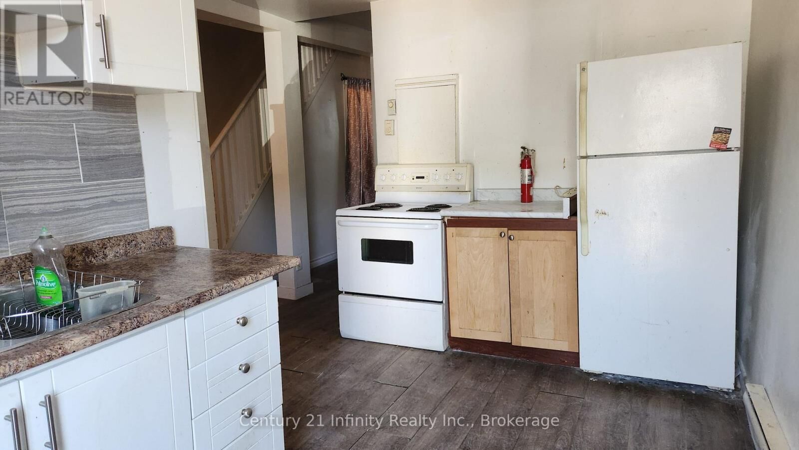 Property Photo: 134 Simcoe Street South 2 ON L1H 4G9