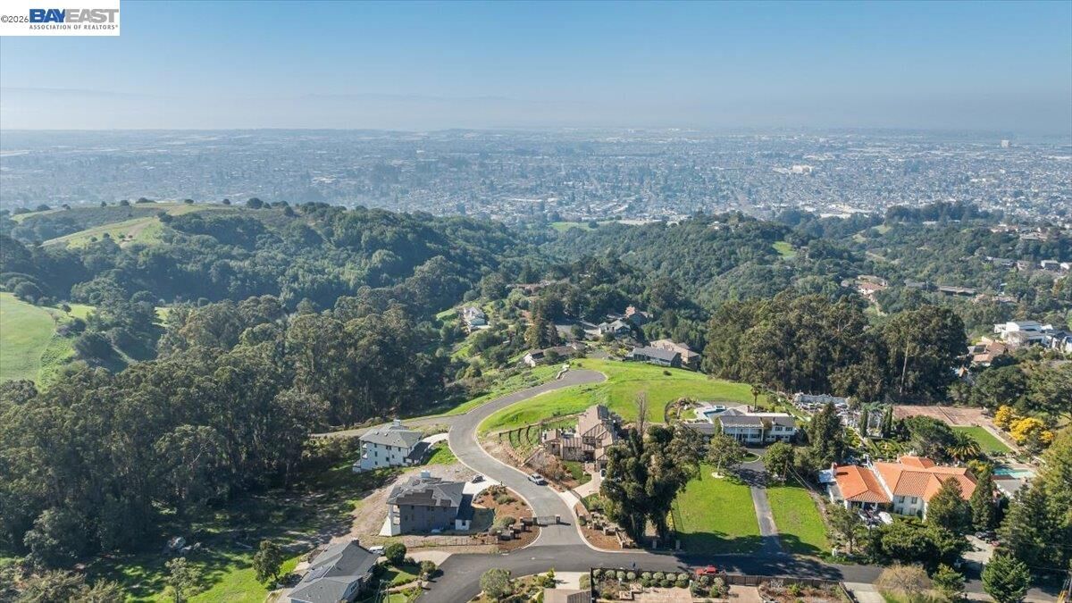 Property Photo:  6 Turner Ct  CA 94605 