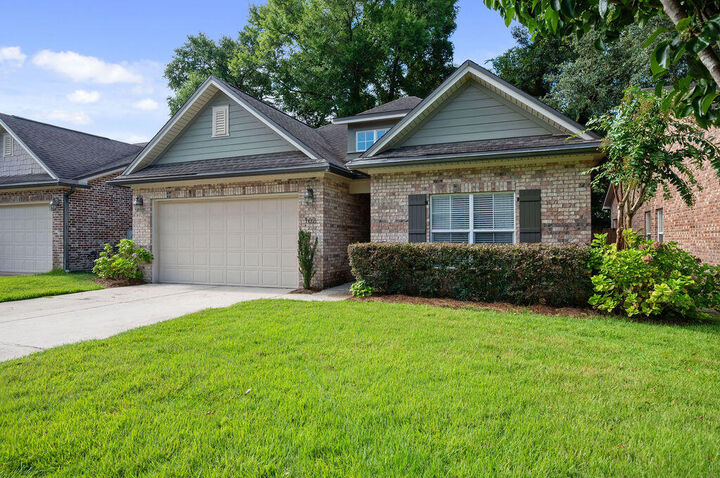 Property Photo:  102 Arrowhead Way  FL 32578 