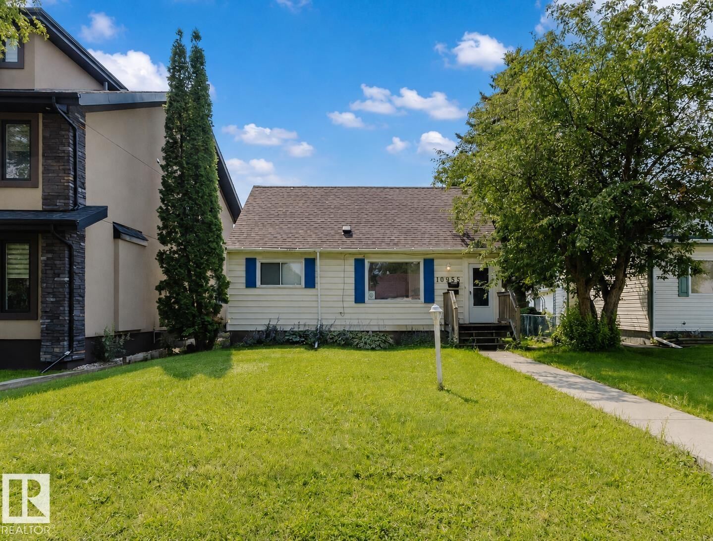 Property Photo:  10955 72 Avenue NW  AB T6G 0B1 