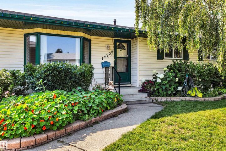 Property Photo:  14928 69 Street NW  AB T5C 0J1 
