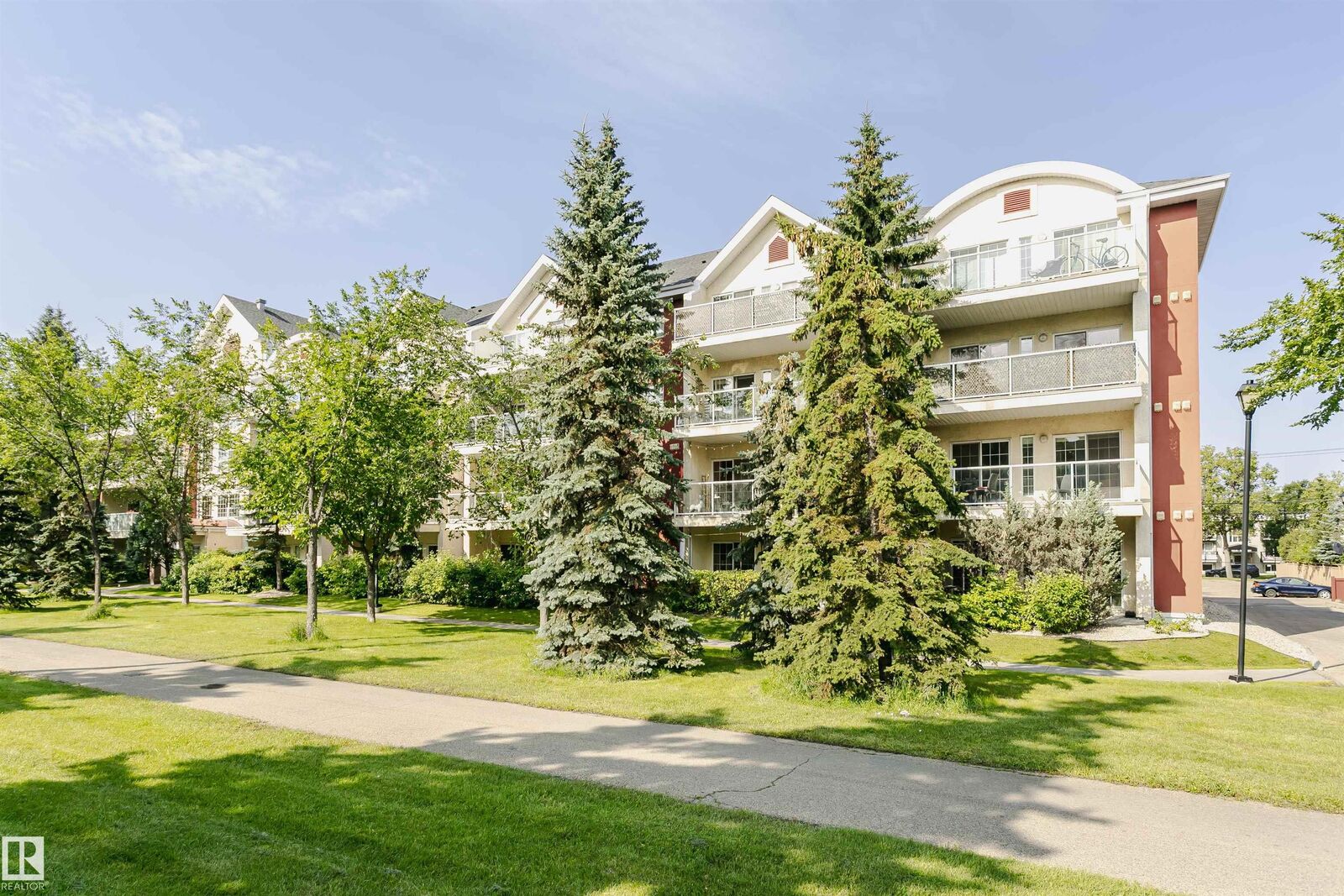 Property Photo:  12110 106 Avenue NW 106  AB T5N 4R9 