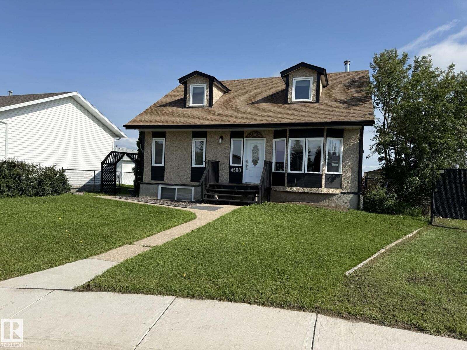 Property Photo: 4508 57 Avenue AB T0B 2R0