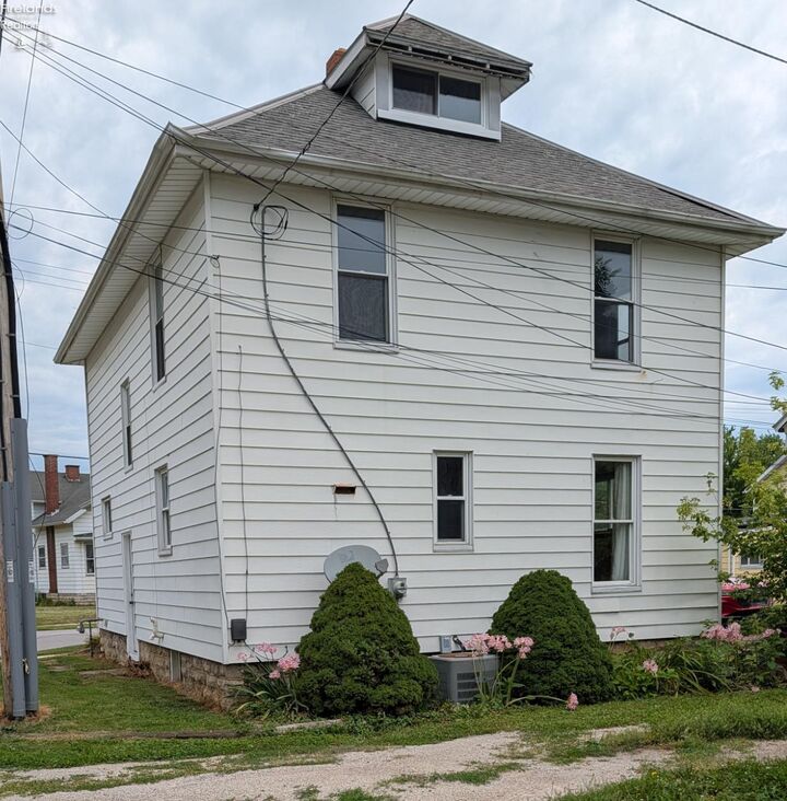 Property Photo: 215 W Perry Street OH 44818