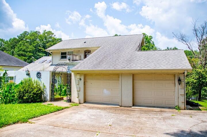 Property Photo: 10083 Lakeview Parkway GA 30180