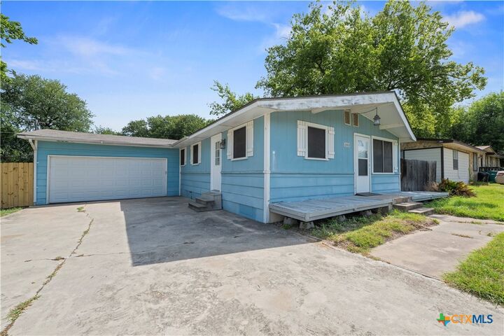 Property Photo: 103 E Mark Road TX 76548