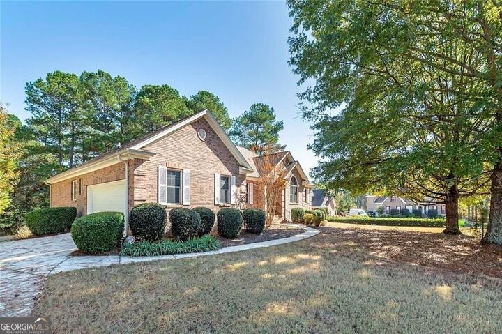 Property Photo: 151 Courts Of Hampton GA 30228