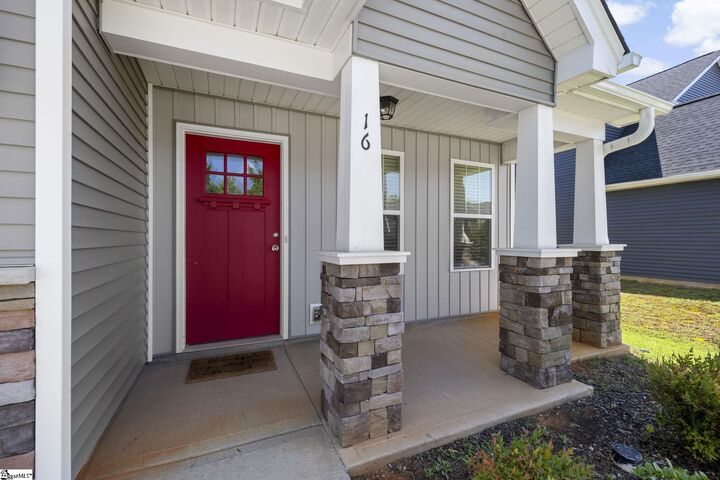 Property Photo: 16 Mendham Lane SC 29650