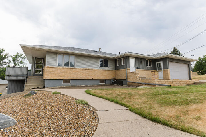 Property Photo:  1616 17th Street  ND 58501 