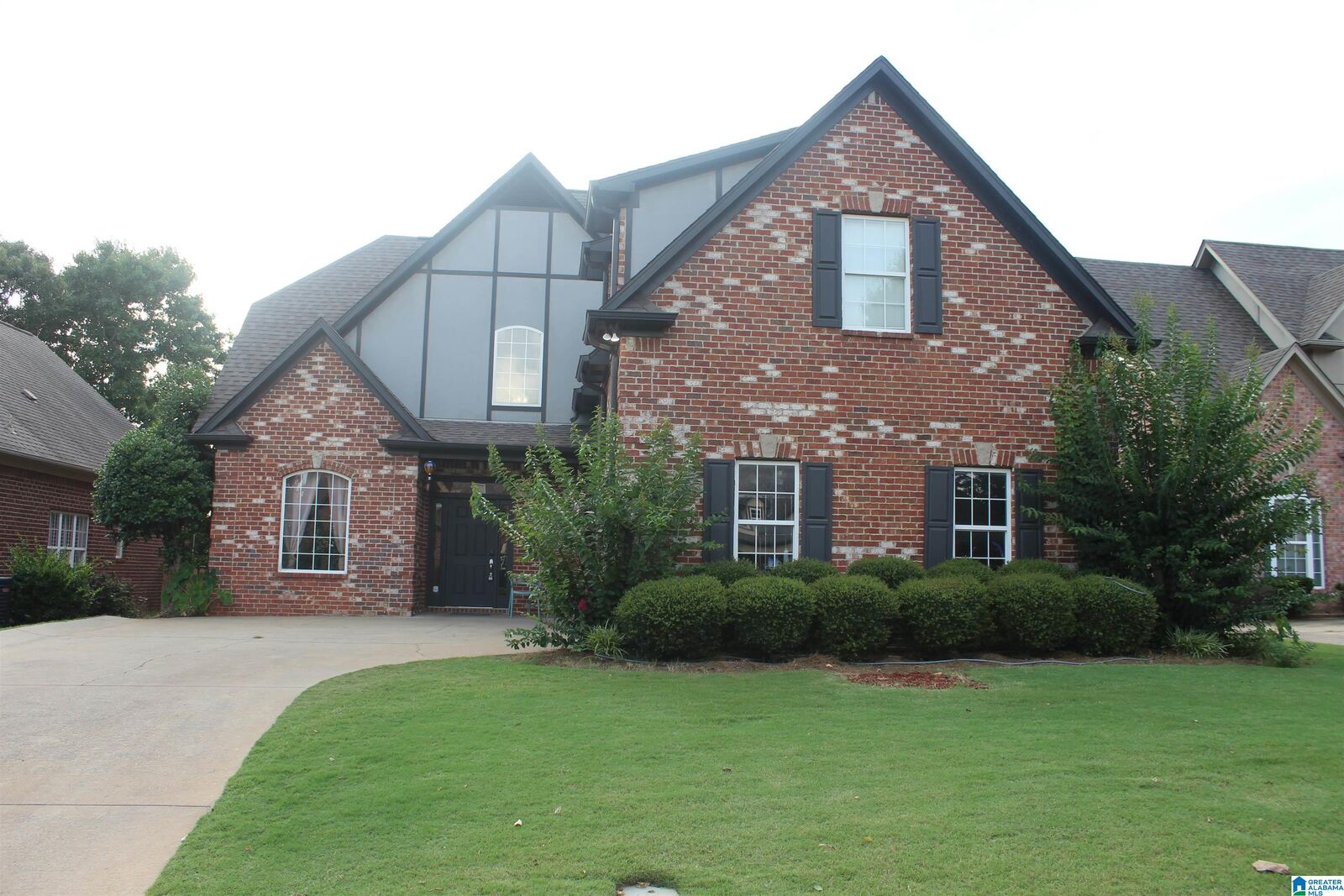 Property Photo: 8722 Highlands Drive AL 35173
