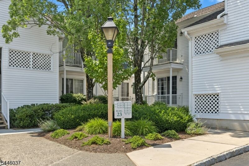 Property Photo:  7 Smithfield Ct 7  NJ 07920 