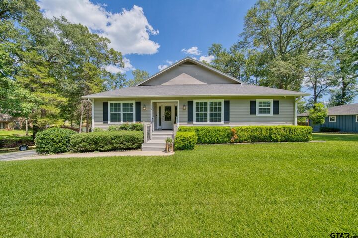 Property Photo: 115 King Kent Ct TX 75480