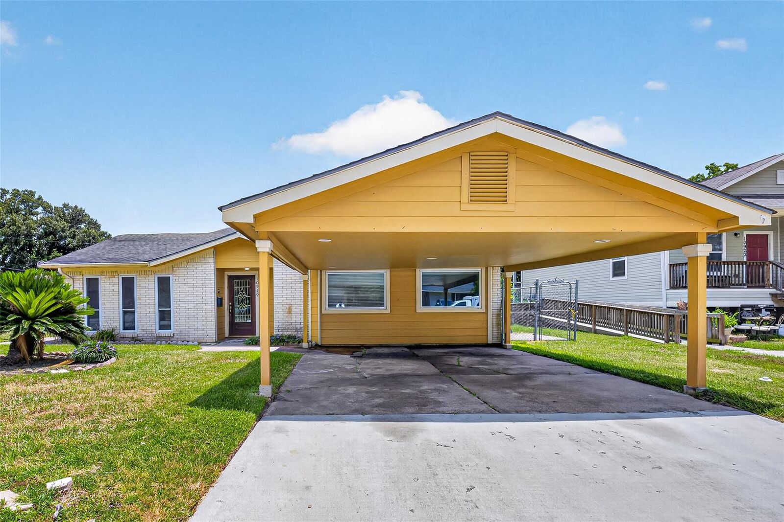 Property Photo: 10919 Lockgate Lane TX 77048