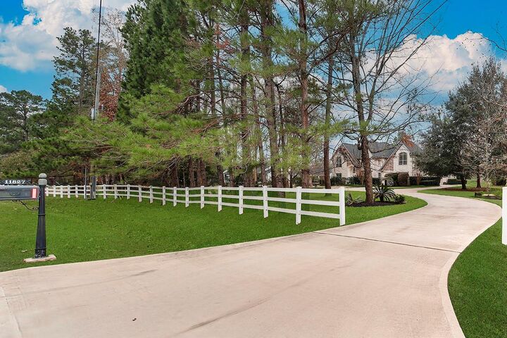 Property Photo:  11827 Water Oak Drive  TX 77354 