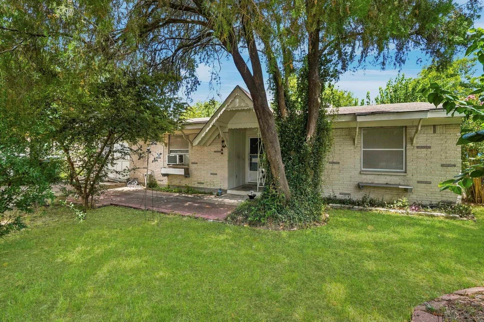 Property Photo: 9802 Springbrook Drive TX 77041
