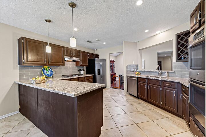 Property Photo:  1615 Ainsdale Drive  TX 77077 