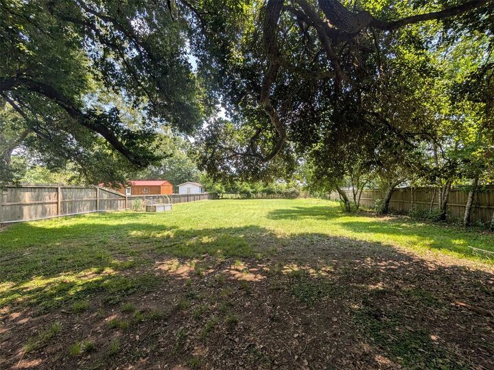 Property Photo: 1910 Reese Street TX 77575