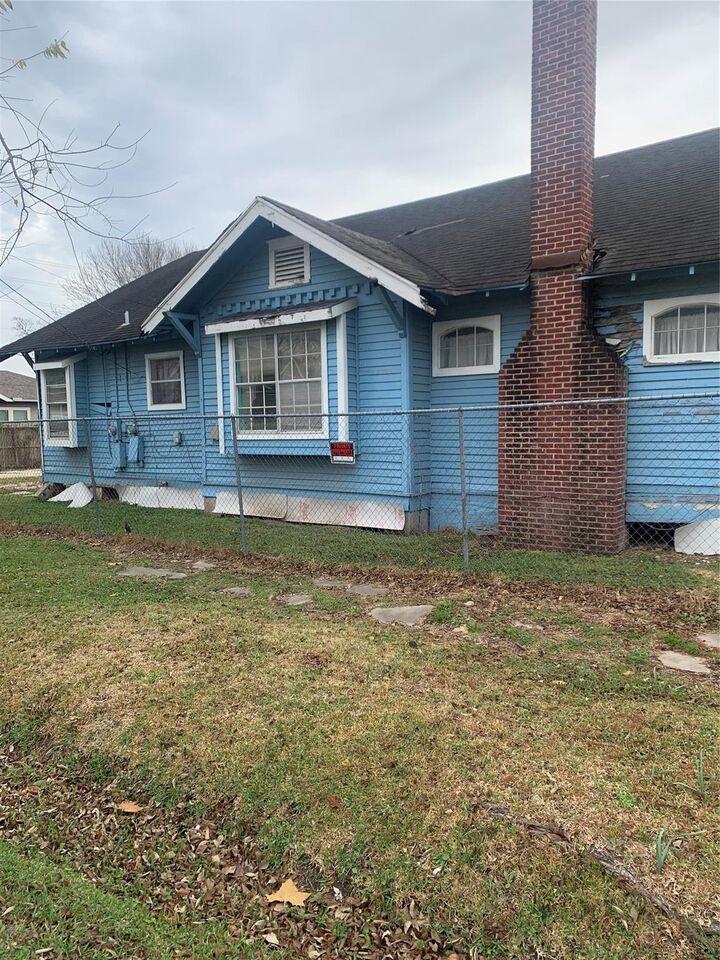 Property Photo: 5001 Sherman Street TX 77011