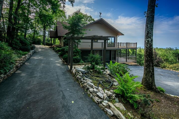 Property Photo:  174 Grouse Run Road  NC 28607 