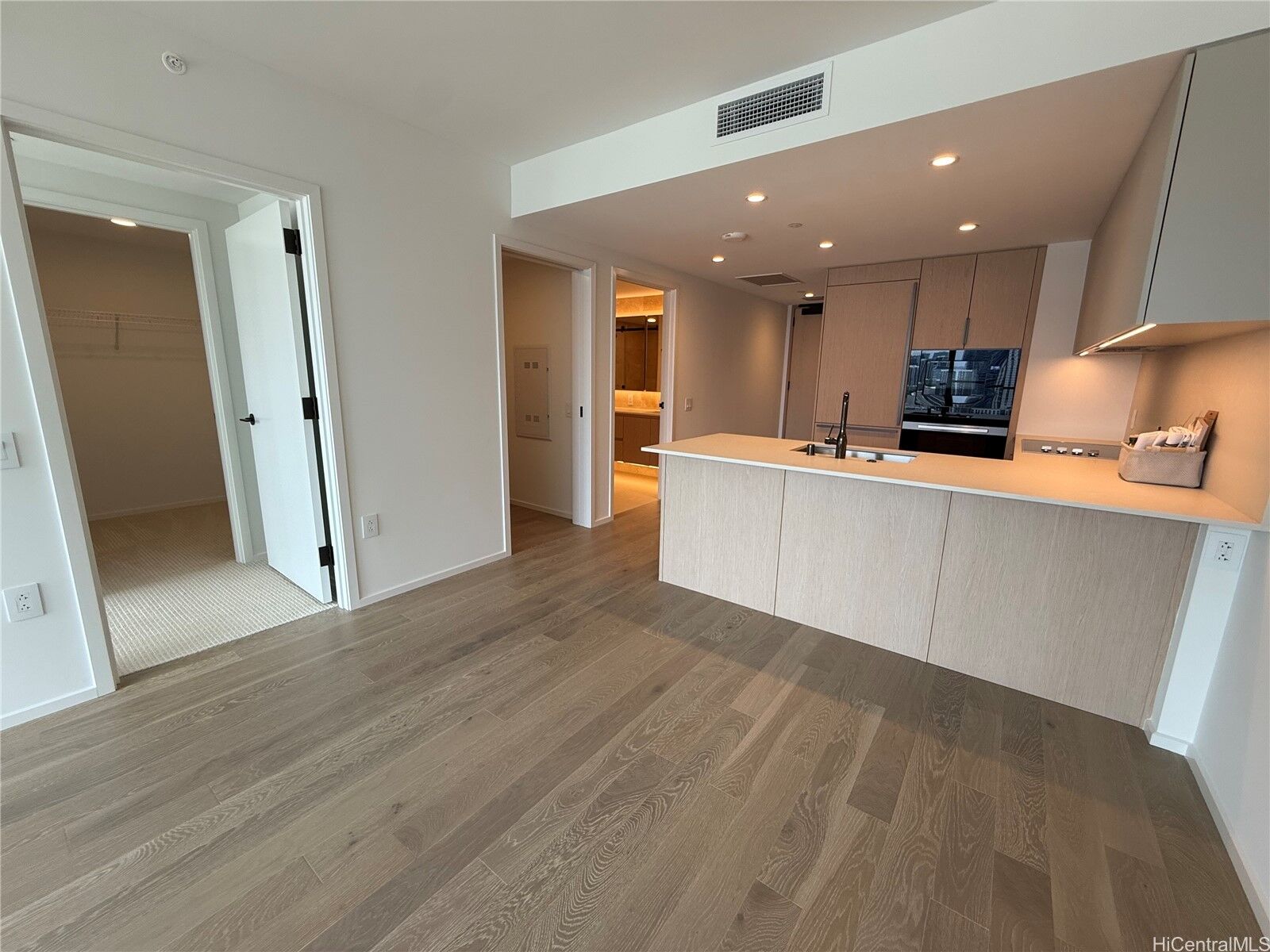 Property Photo:  333 Ward Avenue 1607  HI 96814 