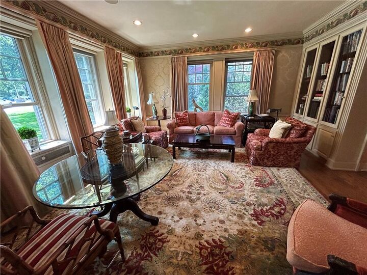 Property Photo: 5049 Wornall Road 1-E MO 64112