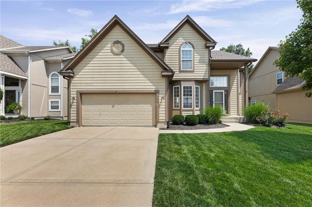 Property Photo: 13229 Knox Street KS 66213