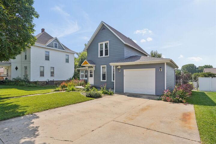 Property Photo:  506 H Avenue  IA 50638 