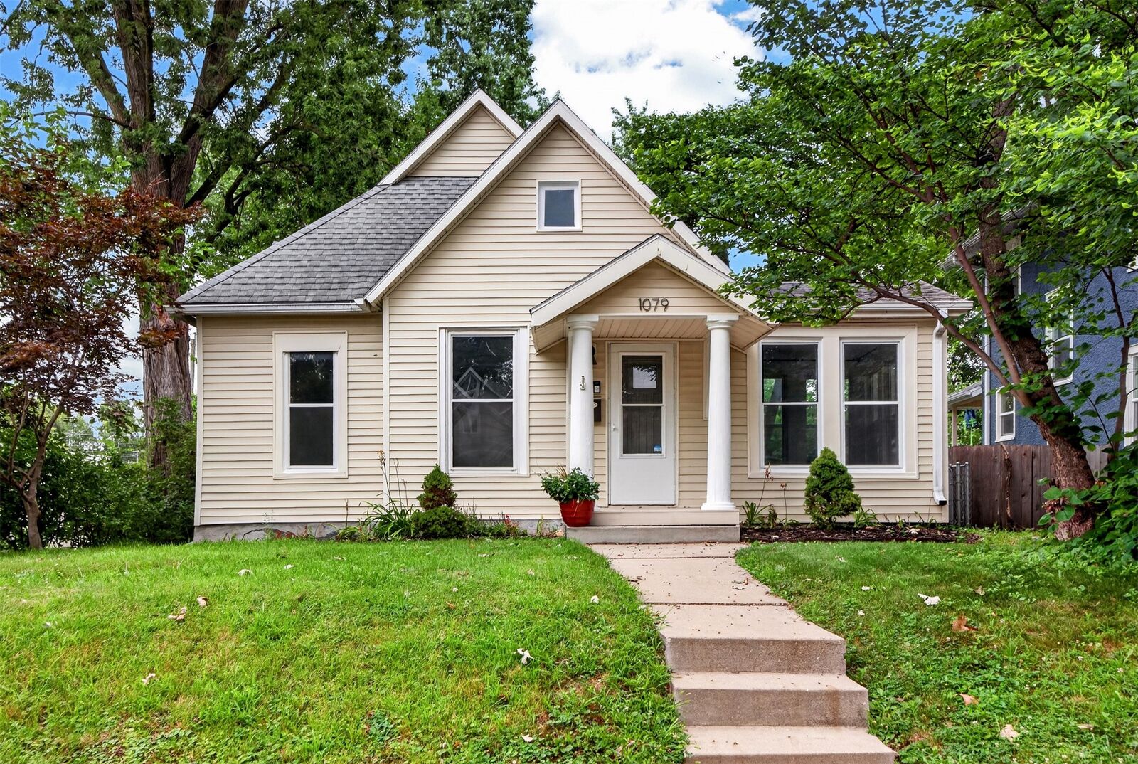 Property Photo: 1079 36th Street IA 50311