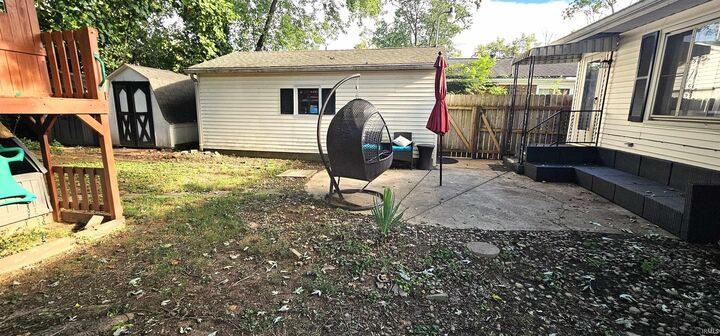 Property Photo:  1807 N Saint James Boulevard  IN 47711 