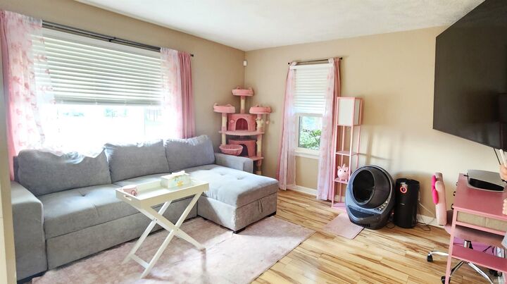 Property Photo:  1807 N Saint James Boulevard  IN 47711 