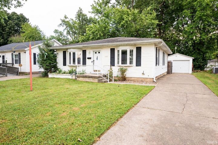 Property Photo: 1807 N Saint James Boulevard IN 47711