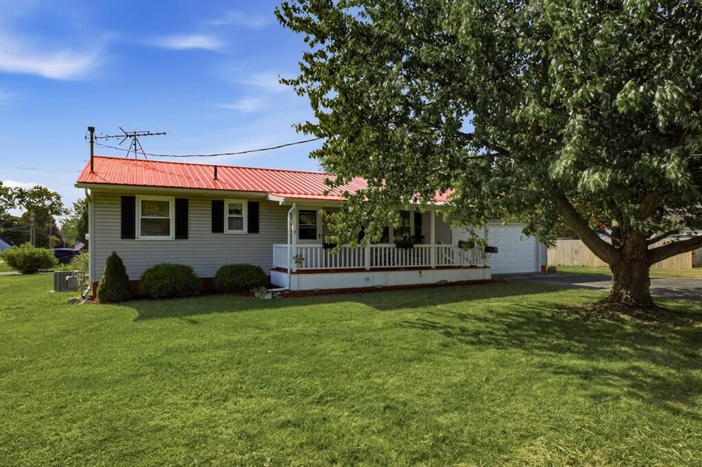 Property Photo:  919 Masters Ave  OH 44805 