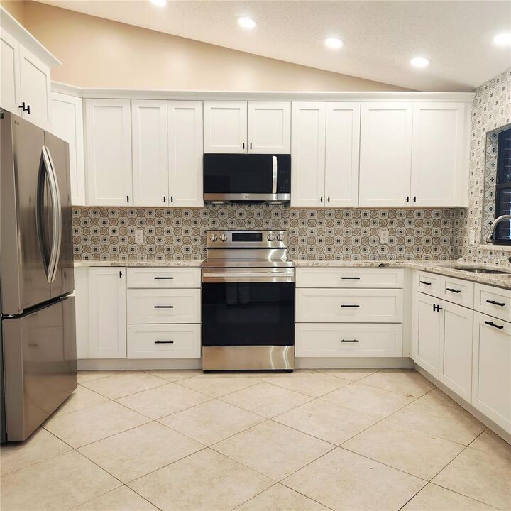 Property Photo: 2805 Lake Tohopekaliga Boulevard FL 34746