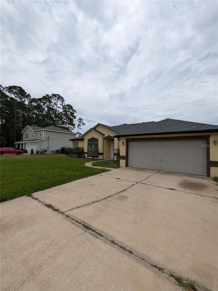 Property Photo: 43 Raemoor Drive FL 32164