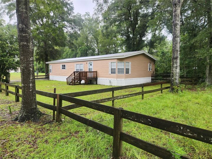 Property Photo:  1182 NW 27th Terrace  FL 32619 