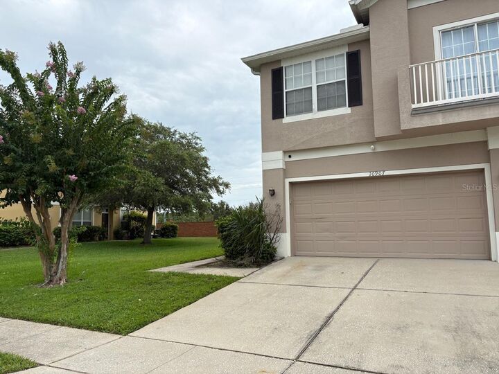 Property Photo: 10907 Derringer Drive FL 32829