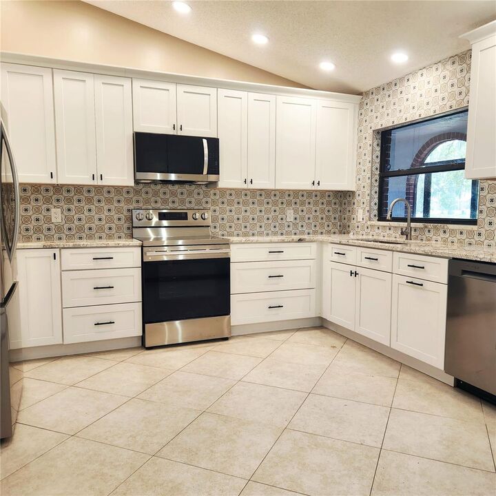 Property Photo:  2805 Lake Tohopekaliga Boulevard  FL 34746 