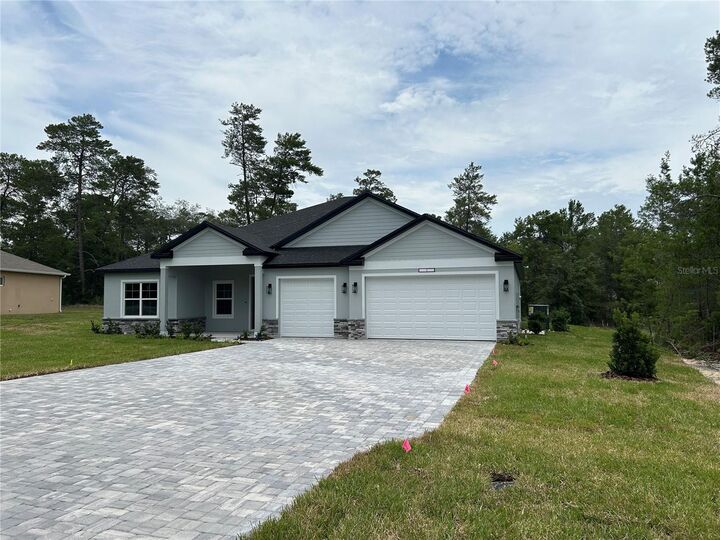 Property Photo: 7841 N Vivian Way FL 34434