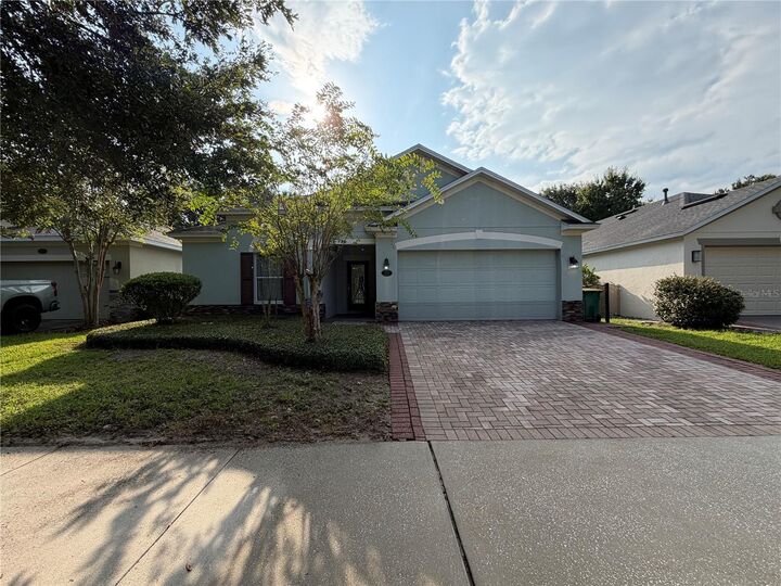 Property Photo: 115 Gladesdown Court FL 32724