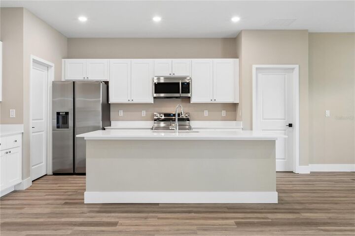 Property Photo: 7 Upland Place FL 32164