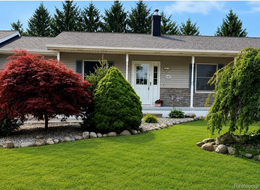 Property Photo:  5417 North Road  MI 48049 2110 